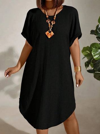 Short-sleeved solid color dress
